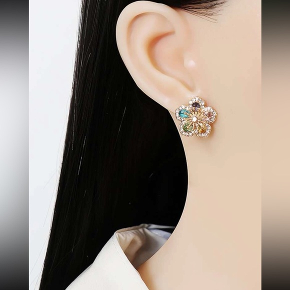 New luxe multicolored rhinestones flower stud earrings - Picture 6 of 6